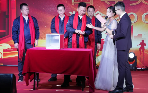 黄石8455线路检测中心官网2024年终晚会：凝心聚力，共创辉煌！